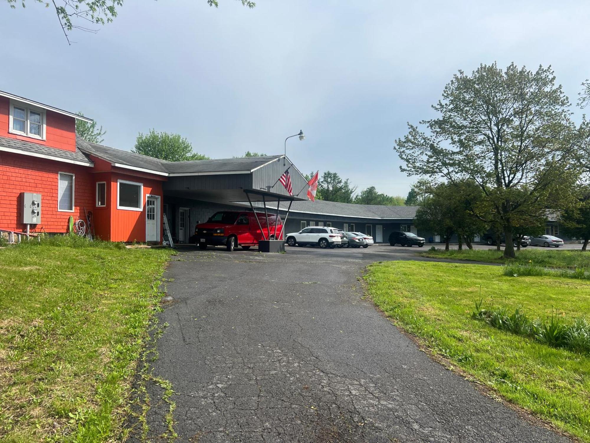 Nest Inn Watertown Exterior photo